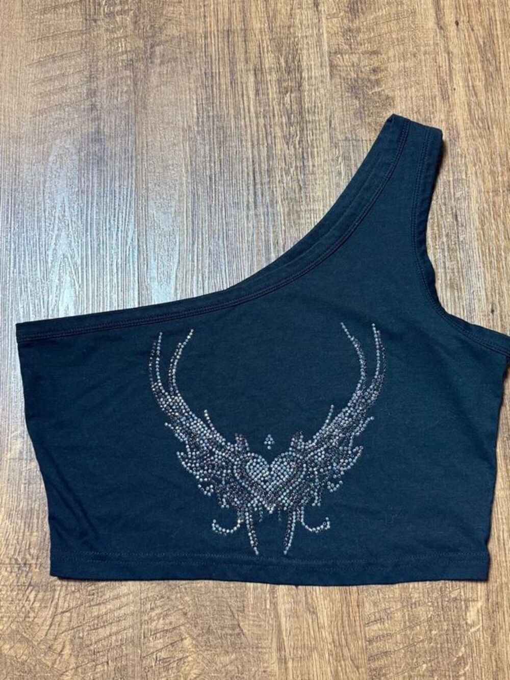 Y2K one-shoulder crop top